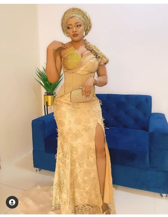 Aso-Ebi Styles, Bridesmaids, Poshy Look, Wedding Fashion, Traditional Attire, African Prints, Bridal Party, Fashion Inspiration, Trendy Outfits, Wedding Style