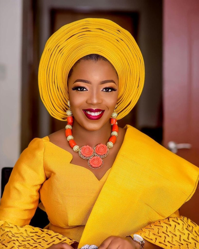 GELE AND MAKEUP STYLES