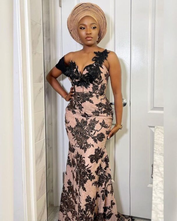 Latest 50 Pictures of Aso Ebi Fashion Styles for the Wedding Guest (2)