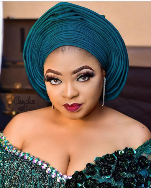 Gorgeous Bride Aso Oke and Makeup Styles for Event