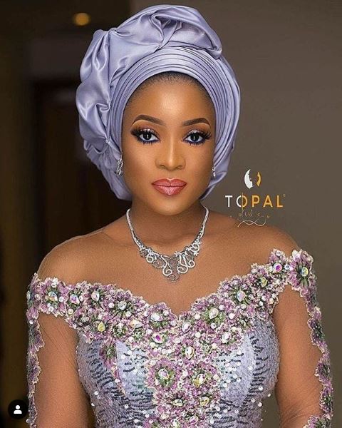 Gorgeous Bride Aso Oke and Makeup Styles for Event