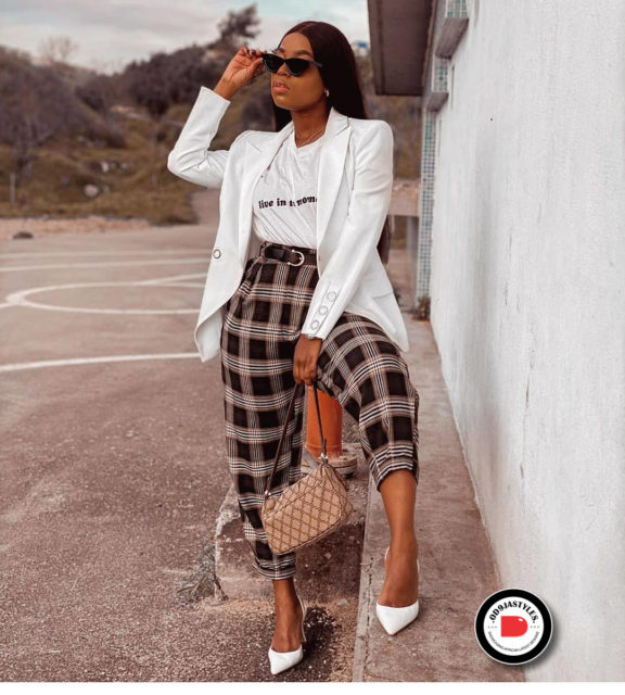 Classy and Casual Work Outfits For Hitting the Office in Style