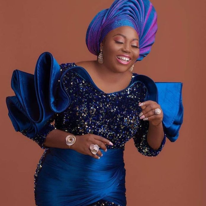 42 Photos: Latest and Most Recent Asoebi In Lace Style – OD9JASTYLES