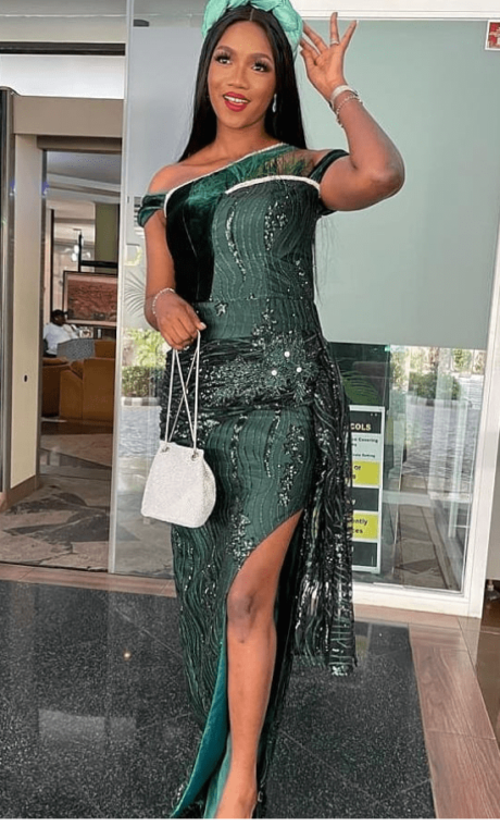 Stylish Emerald Green Colour Aso-Ebi Styles For Your Owambe