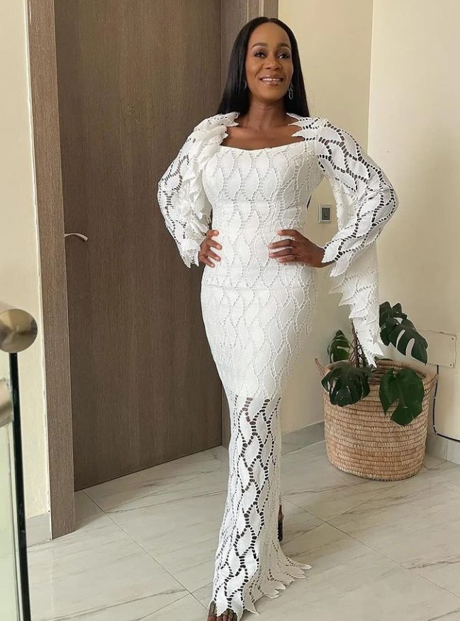 latest white lace styles 2019