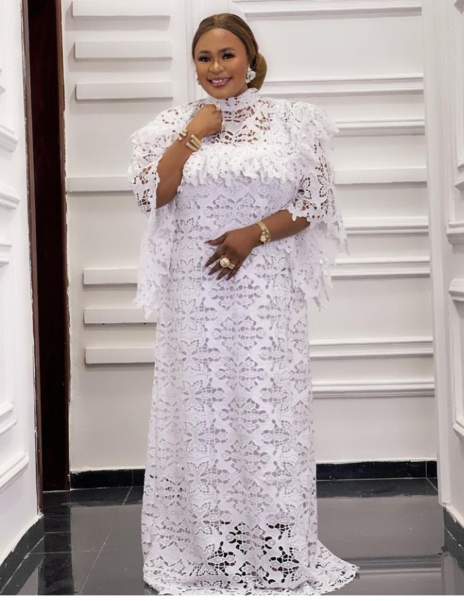 white lace gown styles 2019