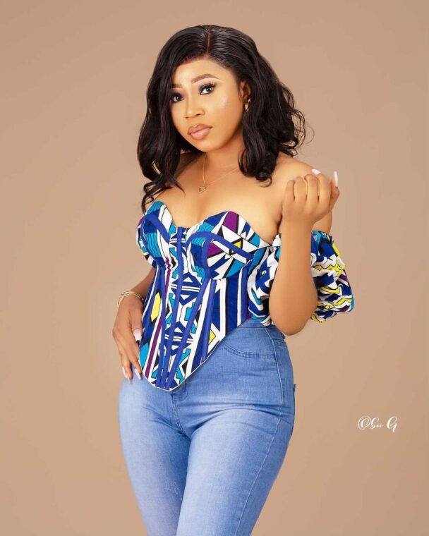 20+ Fashionable Ways To Styles Your Ankara BlouseTops With Jeans For Stylish Looks (13)