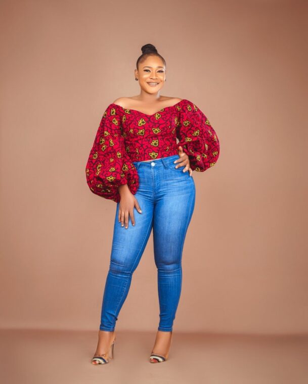 20+ Fashionable Ways To Styles Your Ankara BlouseTops With Jeans For Stylish Looks (2)