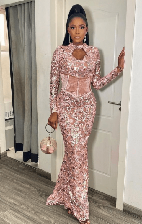Ladies, Check Out These Stunning Asoebi Styles You Can Rock To Any Occasion (11)