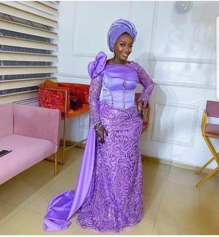 Ladies, Check Out These Stunning Asoebi Styles You Can Rock To Any Occasion (14)