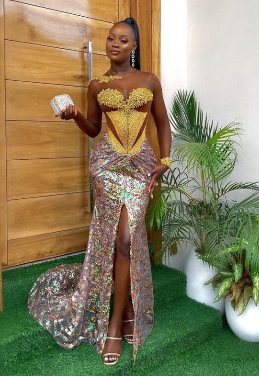 Ladies, Check Out These Stunning Asoebi Styles You Can Rock To Any Occasion (2)
