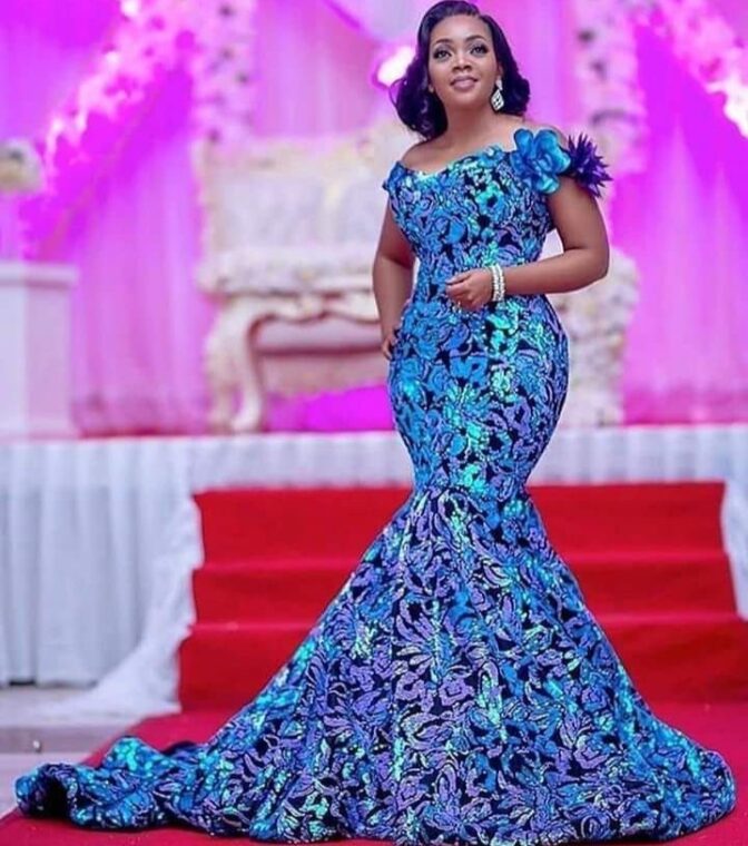 Ladies, Check Out These Stunning Asoebi Styles You Can Rock To Any Occasion (5)