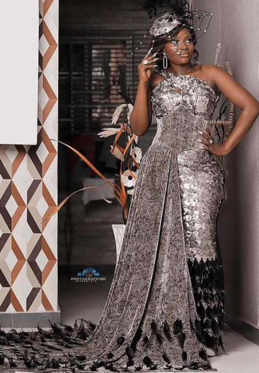 Ladies, Check Out These Stunning Asoebi Styles You Can Rock To Any Occasion (7)