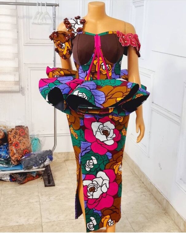 Stylish Ankara Skirts And Blouse Every Mother Should Rock To Sunday Service (18)