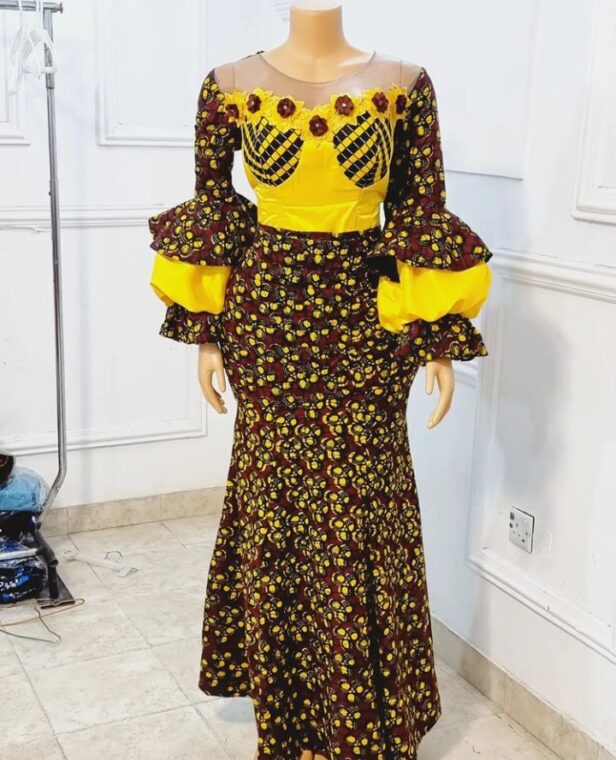 Stylish Ankara Skirts And Blouse Every Mother Should Rock To Sunday Service (24)