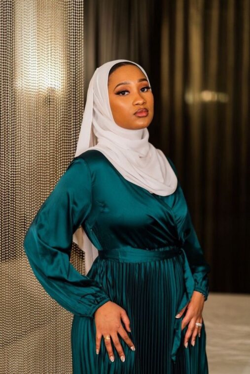 33 Best Muslim Fashion & Dress Styles For Muslim Women (15)