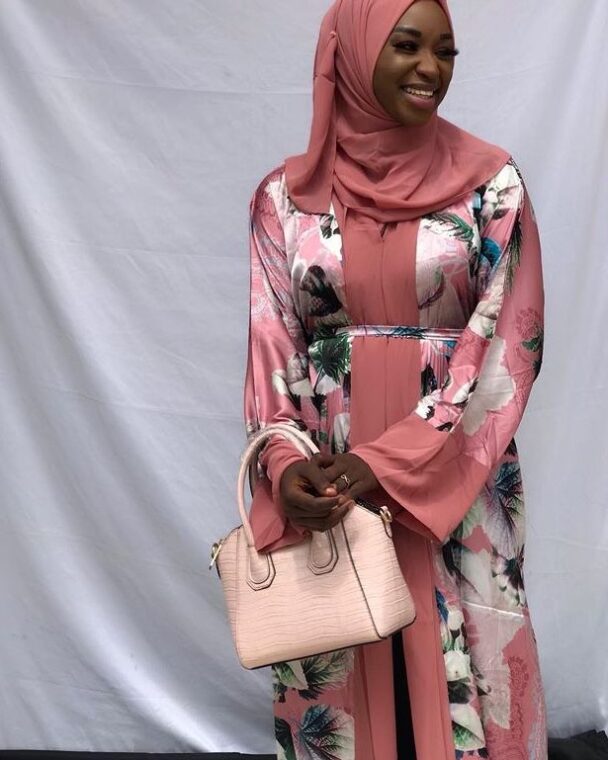 33 Best Muslim Fashion & Dress Styles For Muslim Women (30)