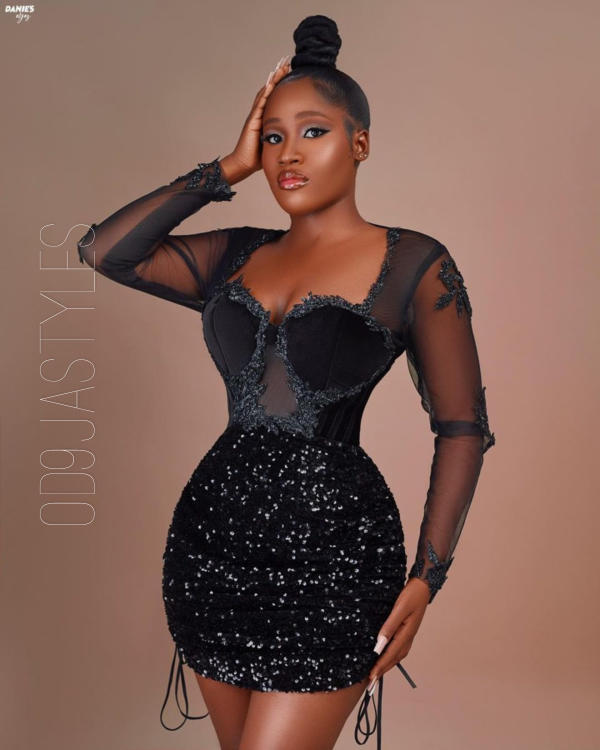 Classy and Mature Ways To Rock Black Coloured Fabric Styles for Occasions (8)