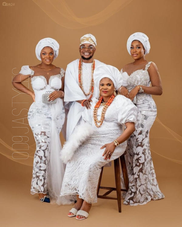 Trendy Styles Inspiration For Beautiful Families Who Slay Together (1)