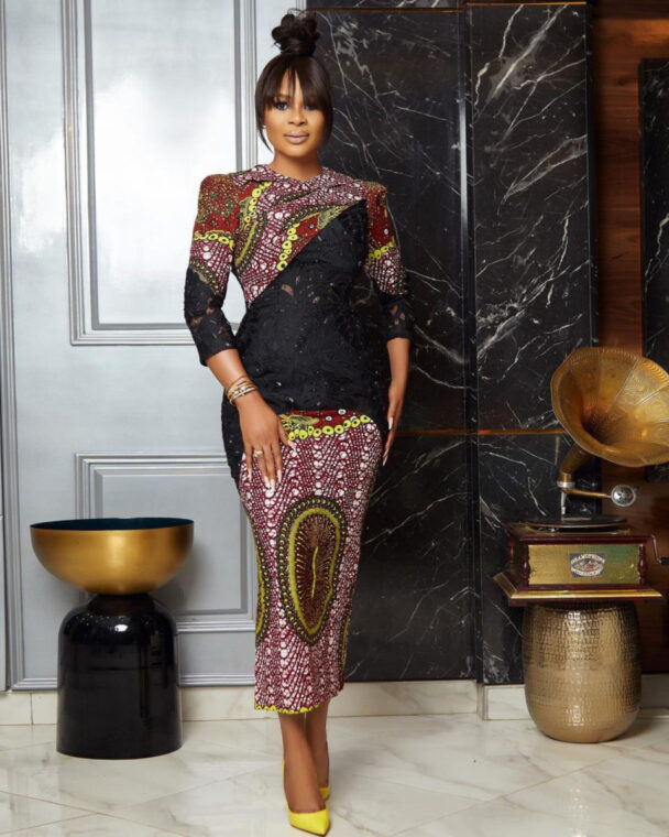 Mothers, Here Are Some Sophisticated Native Outfits You Can Rock This Month (1)