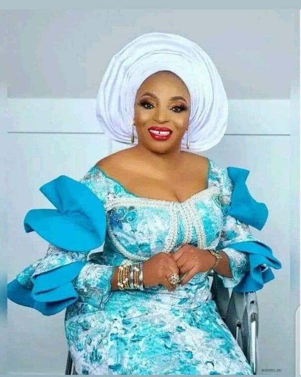 Matured Lace Gown Styles Perfect For Owambe Saturday (4)