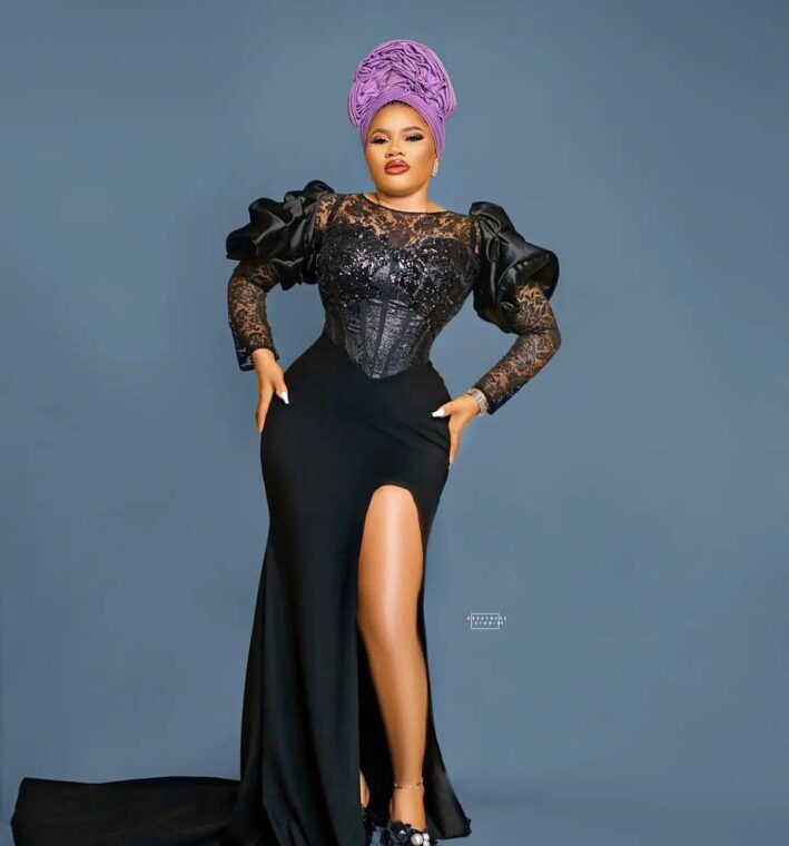 Navy blue lace Asoebi