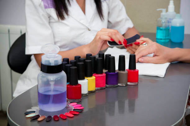 Warning Signs About An Unsanitary Salon When Getting A Manicure